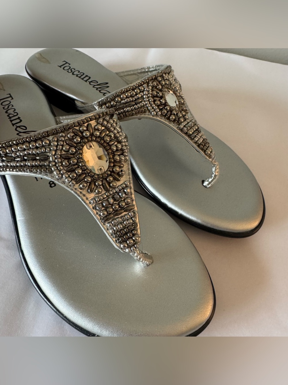 TOSCANELLA Size 8 Silver Beaded Thong Sandals